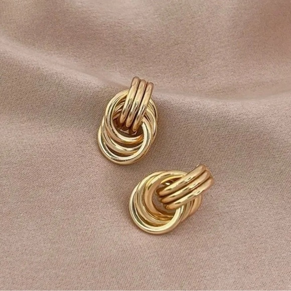 NEW | 14K Gold Plated Swirl Earrings - Picture 1 of 6